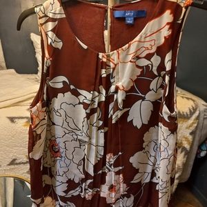  Women's Apt. 9 Rust Floral Sleevelss Pleated Top Size Small.